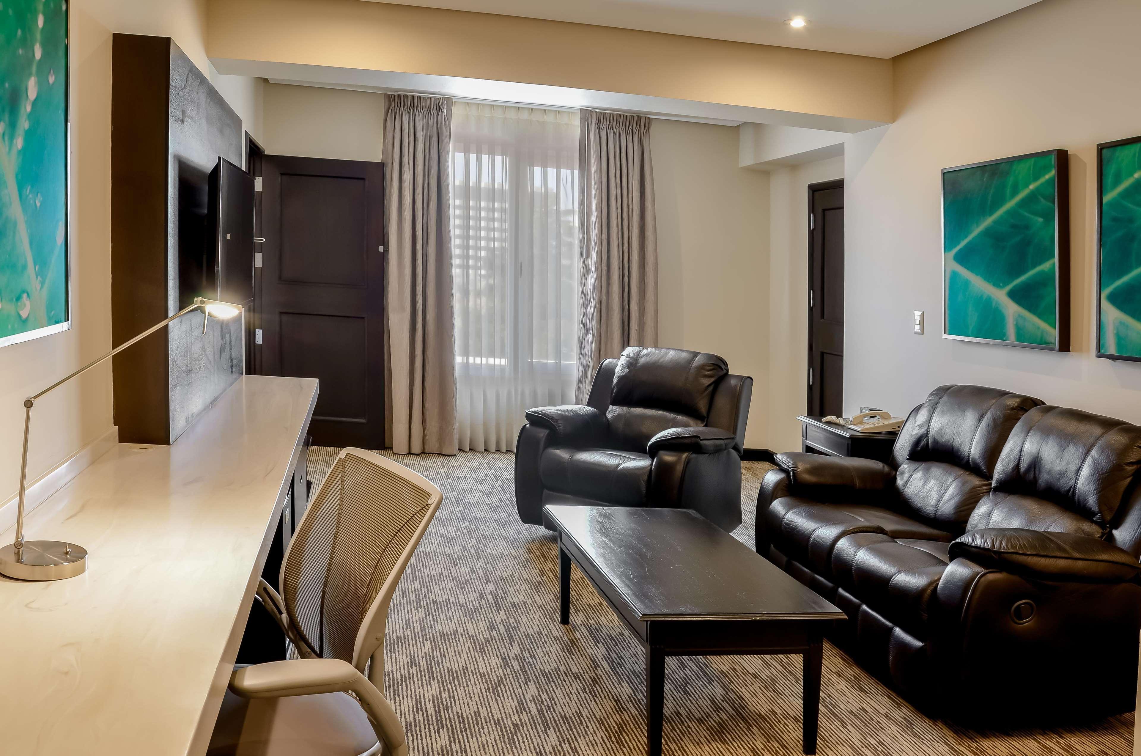 Hilton Garden Inn Guatemala City Exterior foto